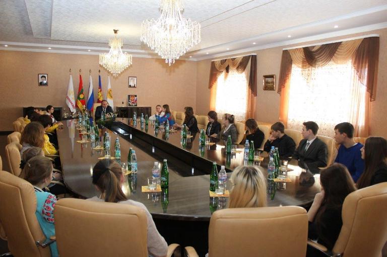 Для одаренных детей Тбилисского района организовали встречу с главой муниципалитета